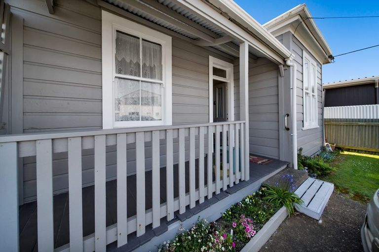 Photo of property in 45 Union Street, Hawera, 4610