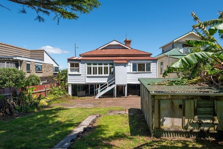 Photo of property in 27 Queens Parade, Devonport, Auckland, 0624