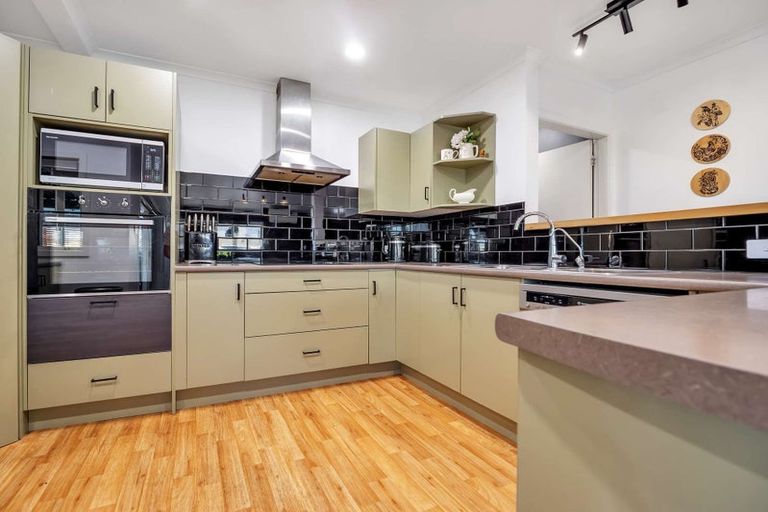 Photo of property in 3 Moloney Terrace, Pukekohe, 2120