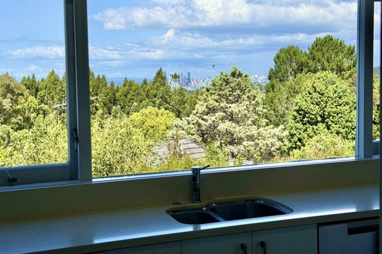 Photo of property in 52 Balmain Road, Chatswood, Auckland, 0626