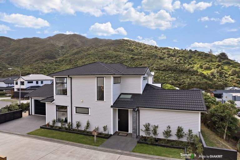 Photo of property in 15 Riroriro Close, Crofton Downs, Wellington, 6035