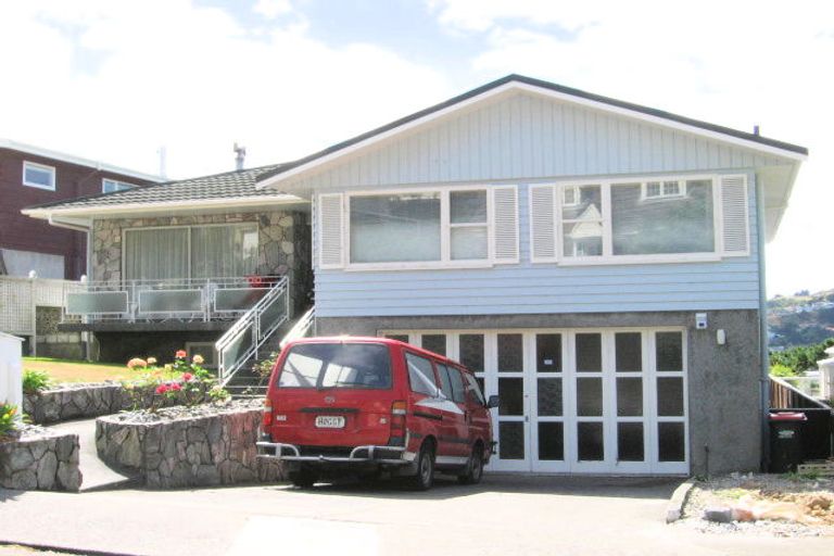Photo of property in 15 Southern Cross Crescent, Island Bay, Wellington, 6023