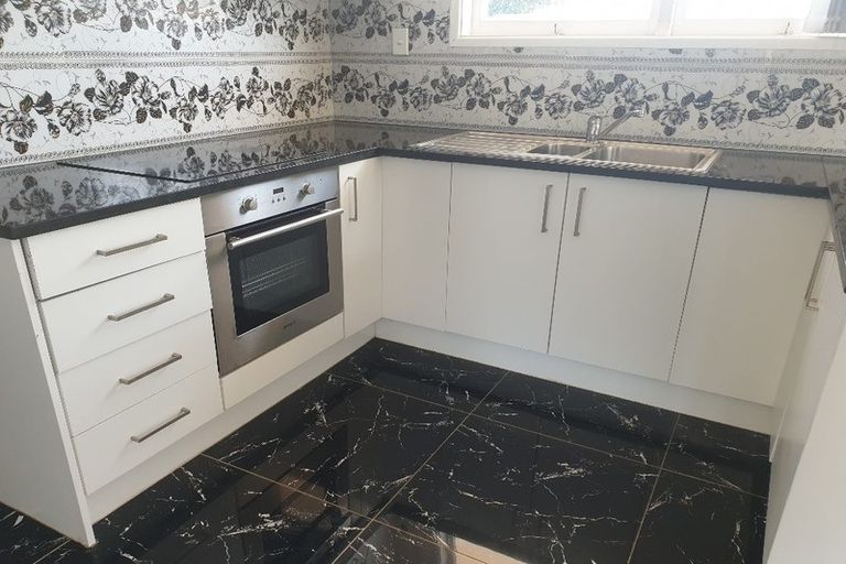 Photo of property in 525 Massey Road, Mangere, Auckland, 2022