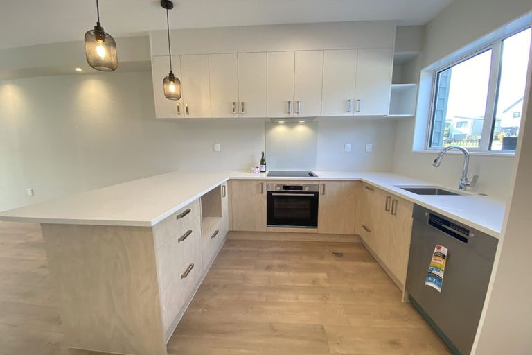 Photo of property in 39 Kaimai Avenue, Massey, Auckland, 0614