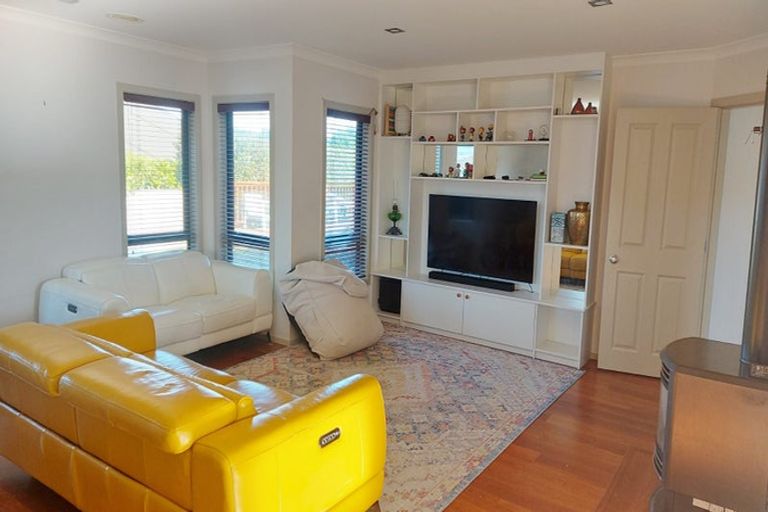 Photo of property in 26 Ronald Scott Grove, Riverstone Terraces, Upper Hutt, 5018