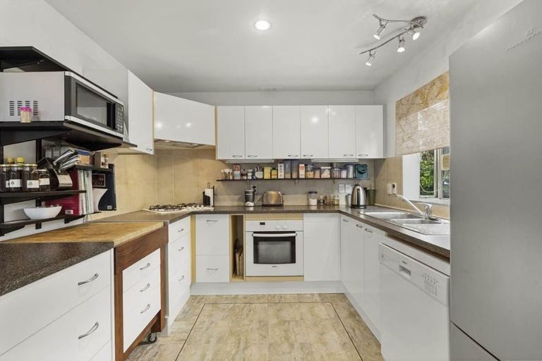 Photo of property in 2/51 Fields Parade, Oteha, Auckland, 0632