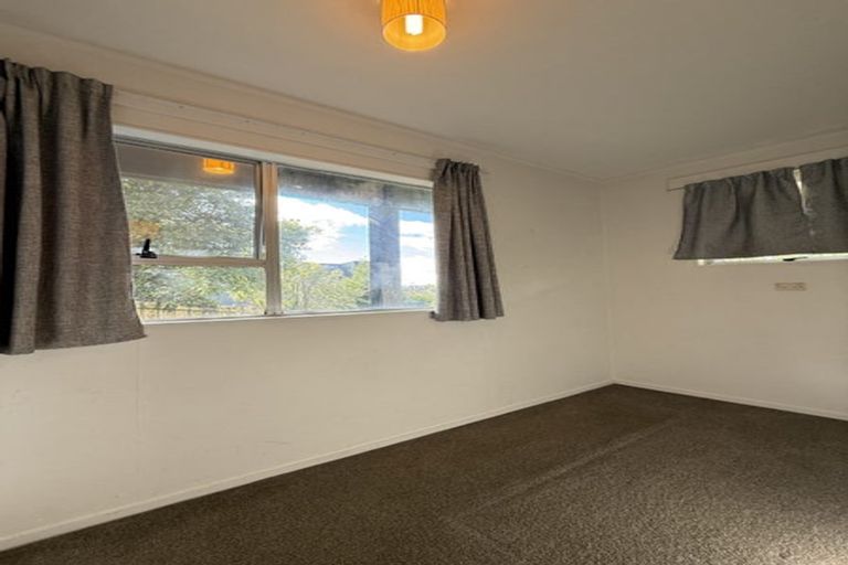 Photo of property in 3 Celeste Place, Totara Vale, Auckland, 0627