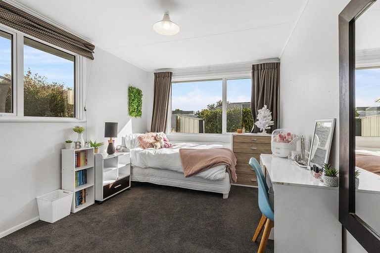 Photo of property in 35 Beauzami Crescent, Ascot Park, Porirua, 5024