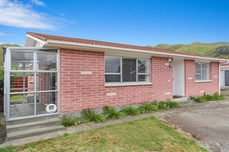 Photo of property in 18c Saint Ronans Avenue, Waterloo, Lower Hutt, 5011