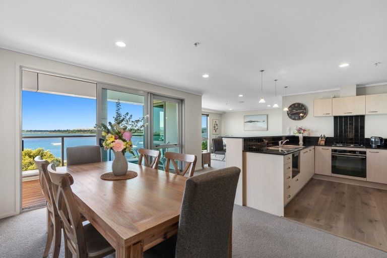 Photo of property in 72 Devonport Road, Tauranga, 3110