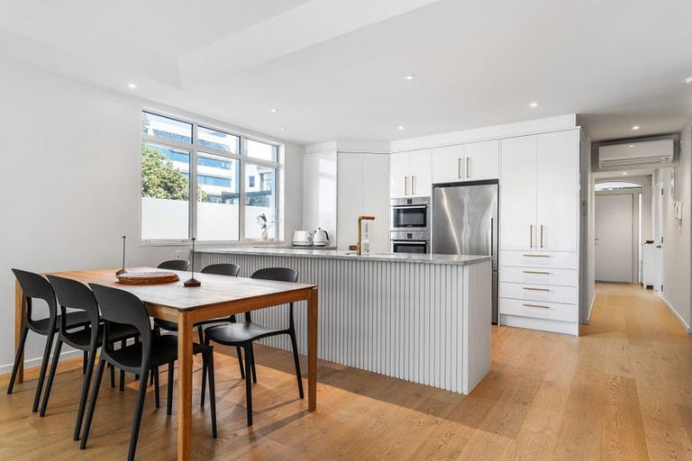 Photo of property in The Sands Apartments, 18/47 The Strand, Takapuna, Auckland, 0622