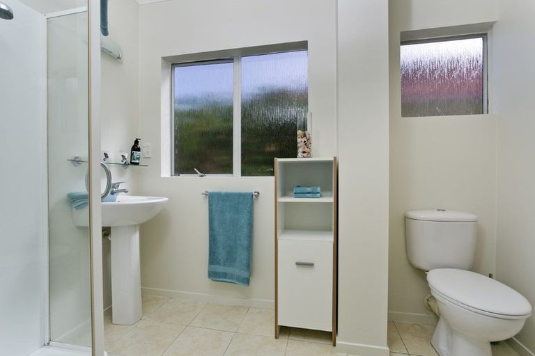 Photo of property in 1/103 Vauxhall Road, Narrow Neck, Auckland, 0624