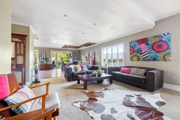 Photo of property in 10 Grendon Road, Titirangi, Auckland, 0604