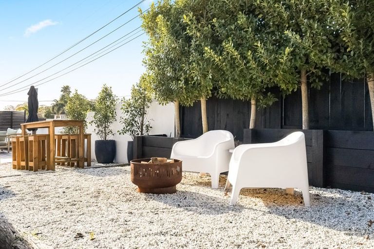 Photo of property in 1/150 East Coast Road, Forrest Hill, Auckland, 0620