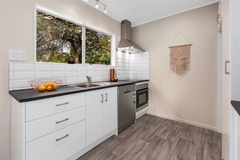 Photo of property in 5 Julia Place, Tawa, Wellington, 5028