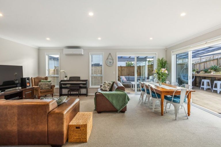 Photo of property in 140 Godfrey Drive, Orewa, 0931