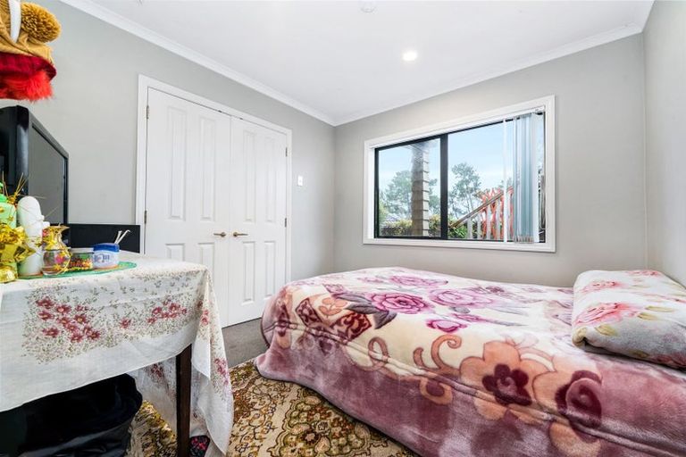 Photo of property in 53 Helleur Road, Massey, Auckland, 0614