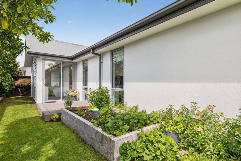 Photo of property in 17 Waterstock Way, Parklands, Christchurch, 8083