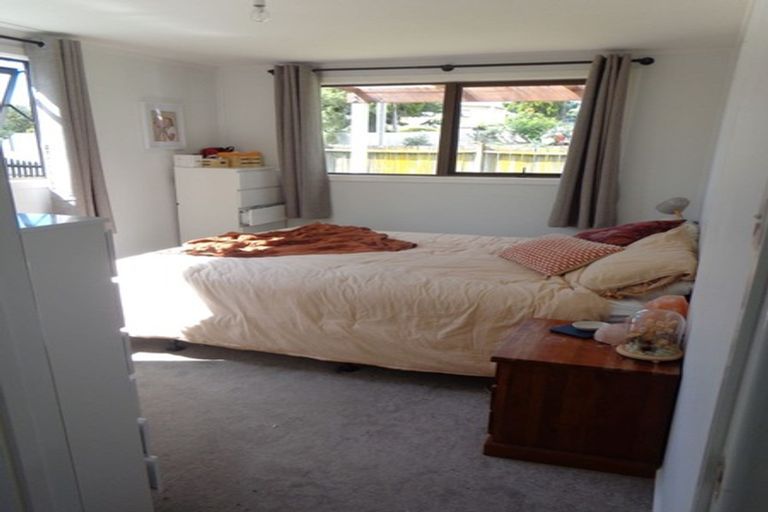 Photo of property in 114 Colwill Road, Massey, Auckland, 0614