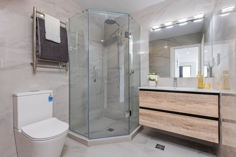 Photo of property in 7b Gladfield Lane, Te Atatu Peninsula, Auckland, 0610