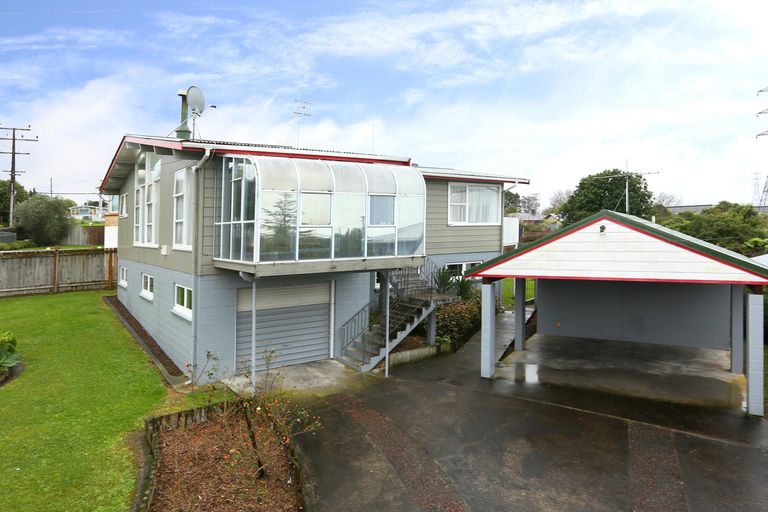 Photo of property in 6 Meadow Crescent, Te Atatu South, Auckland, 0602