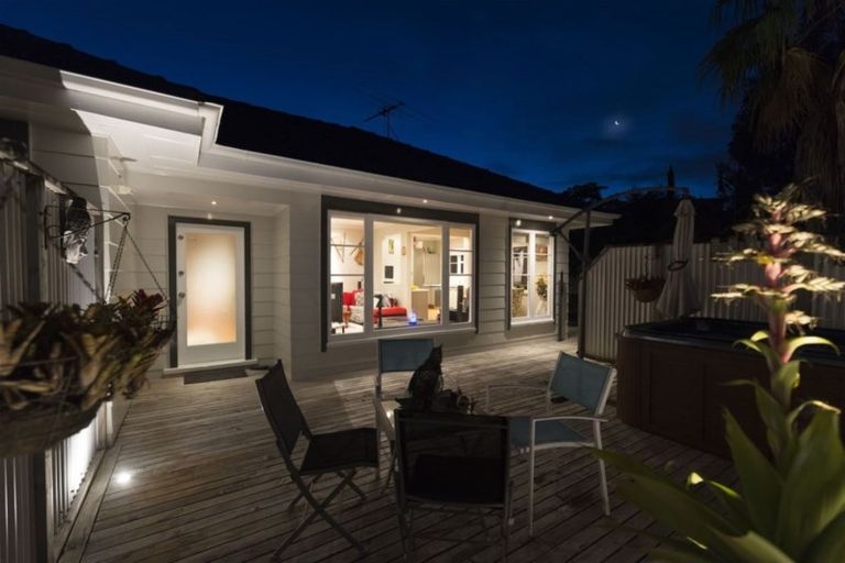 Photo of property in 57 Nui Mana Place, Te Atatu South, Auckland, 0610