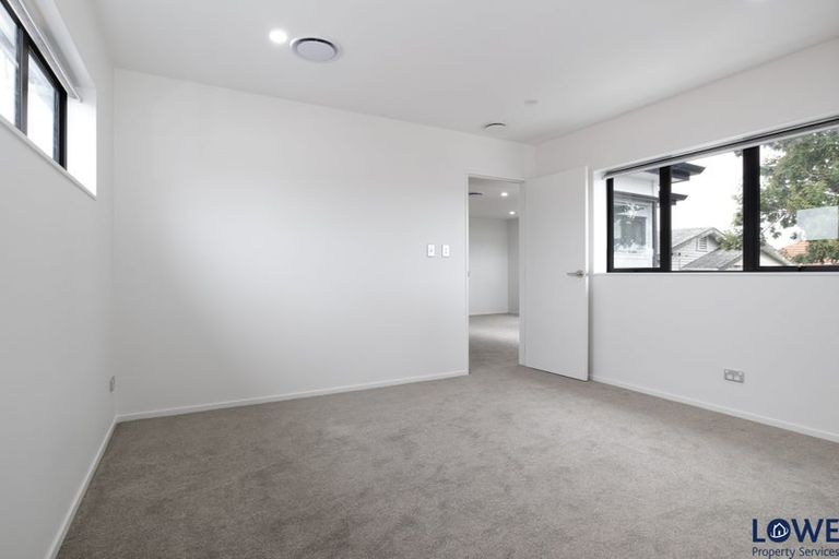 Photo of property in 33 Clendon Avenue, Papatoetoe, Auckland, 2025