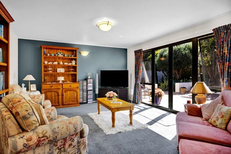 Photo of property in 15 Rod Syme Place, Hawera, 4610