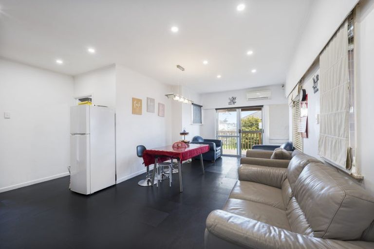 Photo of property in 86 Mcleod Road, Te Atatu South, Auckland, 0610