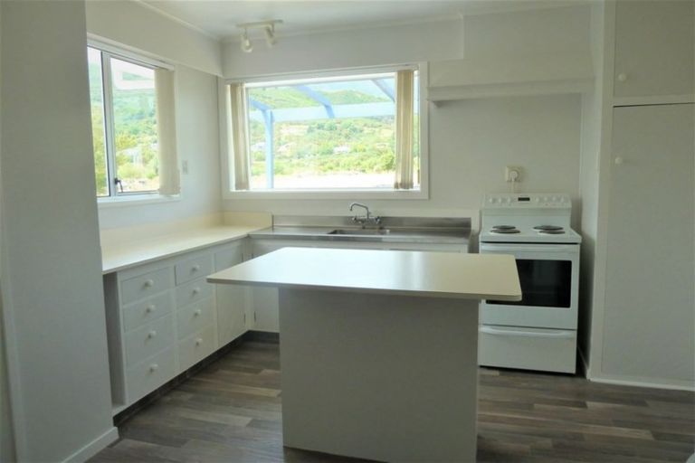 Photo of property in 1 Huia Street, Waikawa, Picton, 7220
