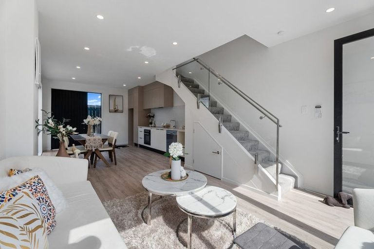 Photo of property in 2/10 Hutchinsons Road, Bucklands Beach, Auckland, 2014