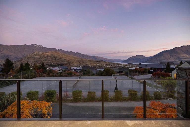 Photo of property in 1 Goldleaf Hill, Queenstown, 9300