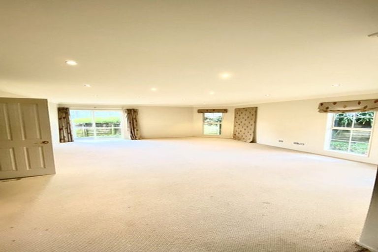 Photo of property in 7 Kawai Rise, Te Atatu Peninsula, Auckland, 0610
