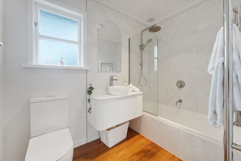 Photo of property in 46 Matipo Road, Te Atatu Peninsula, Auckland, 0610