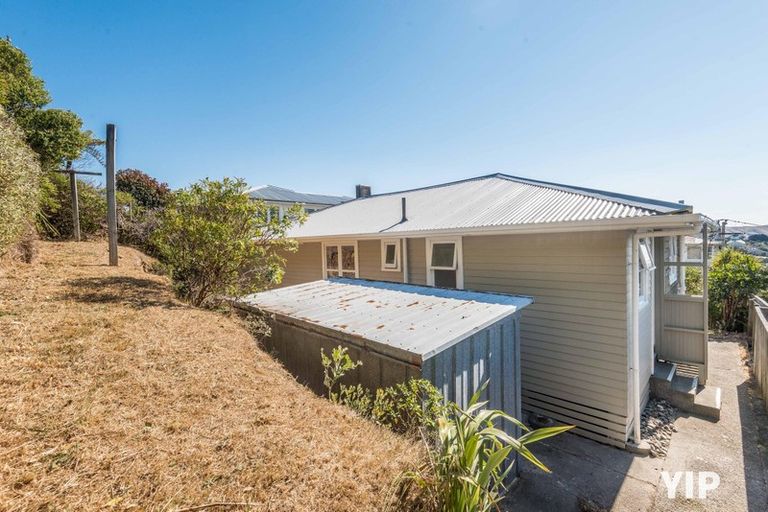 Photo of property in 11 Link Road, Newlands, Wellington, 6037