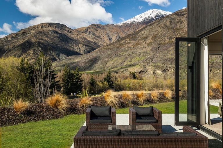 Photo of property in 23 Alps View Place, Lake Hayes, Queenstown, 9304