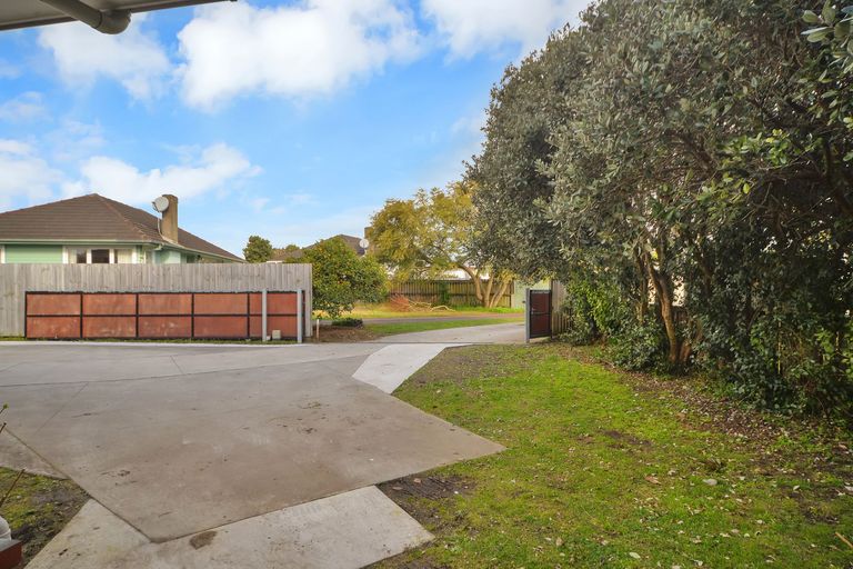 Photo of property in 30a Enderby Drive, Te Atatu Peninsula, Auckland, 0610