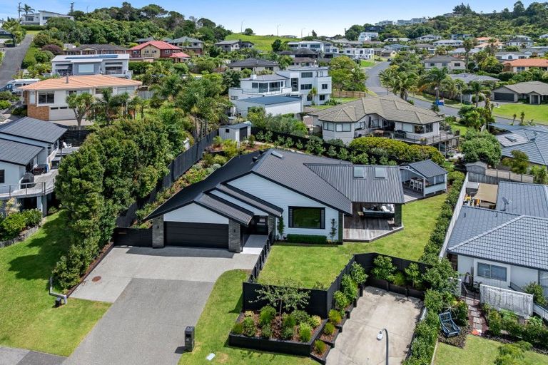 Photo of property in 4 Grovenor Drive, Orewa, 0931
