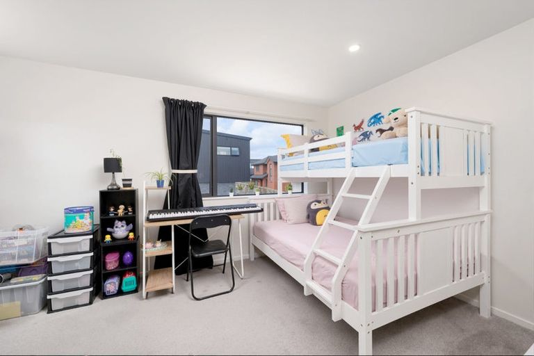 Photo of property in 2/35 Renata Crescent, Te Atatu Peninsula, Auckland, 0610