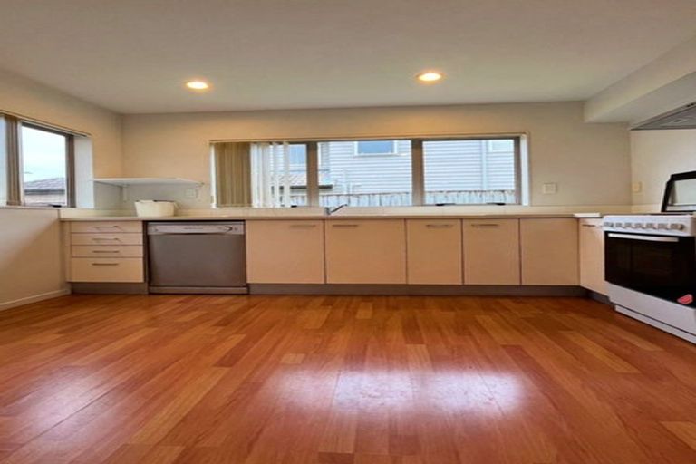 Photo of property in 15 Merlot Way, Te Atatu South, Auckland, 0610