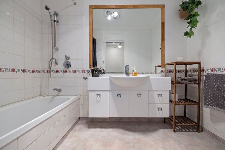 Photo of property in Goldridge Apartments, 2/43 Goldridge Way, Queenstown, 9300