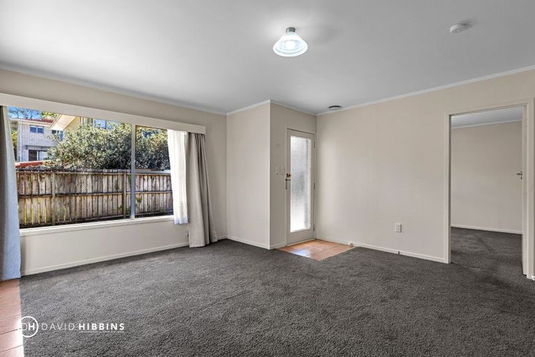 Photo of property in 2/16 Mannering Place, Hillcrest, Auckland, 0627