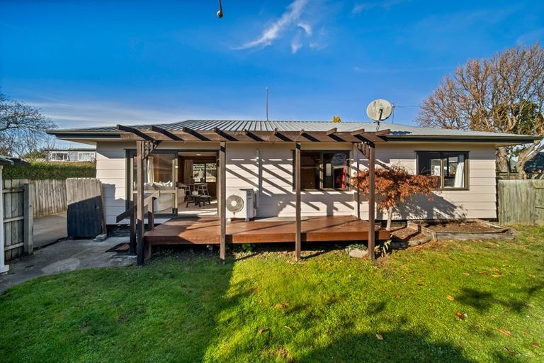 Photo of property in 2/74 Aorangi Road, Bryndwr, Christchurch, 8053