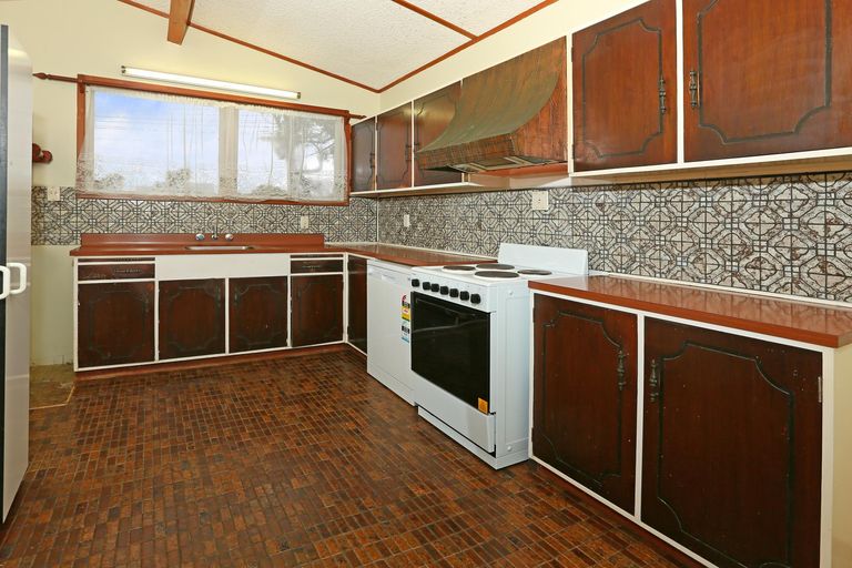 Photo of property in 6 Meadow Crescent, Te Atatu South, Auckland, 0602