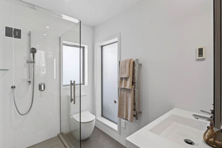 Photo of property in 7 Commodore Parry Road, Castor Bay, Auckland, 0620