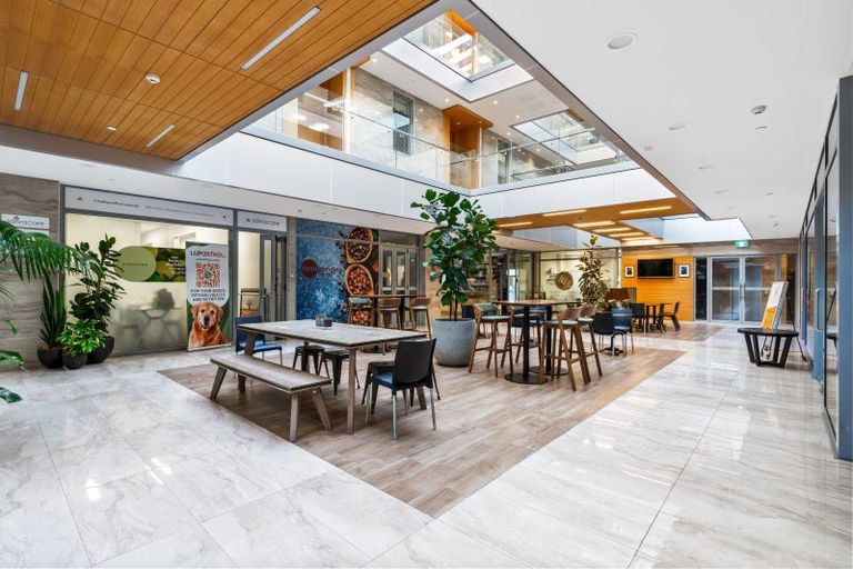 Photo of property in 6/585g Beach Road, Rothesay Bay, Auckland, 0630