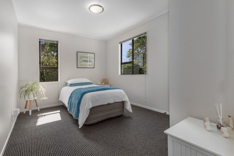 Photo of property in 9 Kinnel Grove, Papakowhai, Porirua, 5024