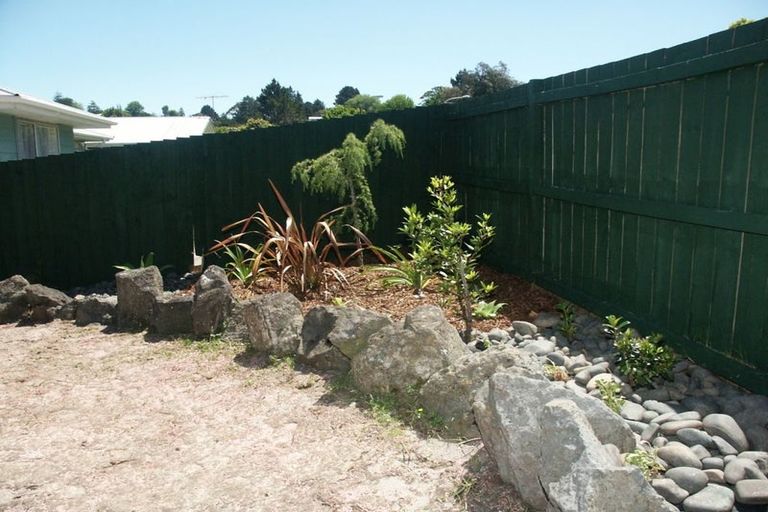 Photo of property in 71 Kemp Road, Massey, Auckland, 0614