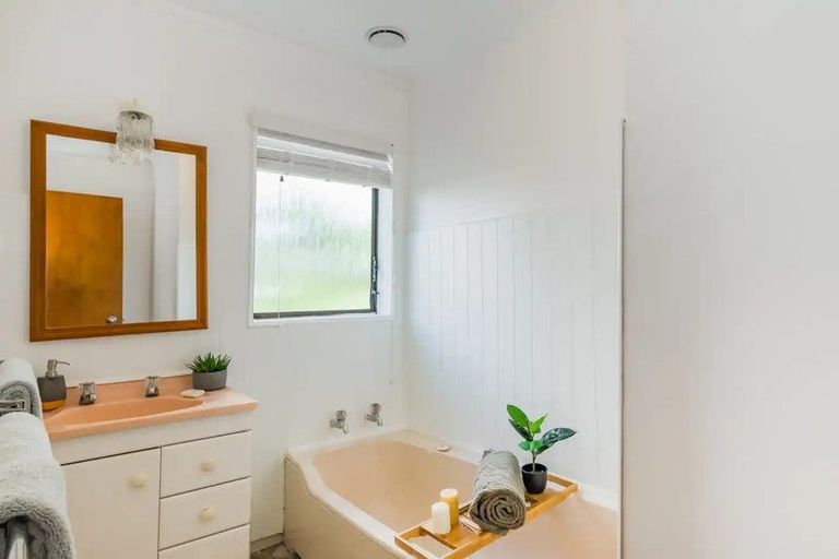 Photo of property in 24 Island View Terrace, Waikanae Beach, Waikanae, 5036