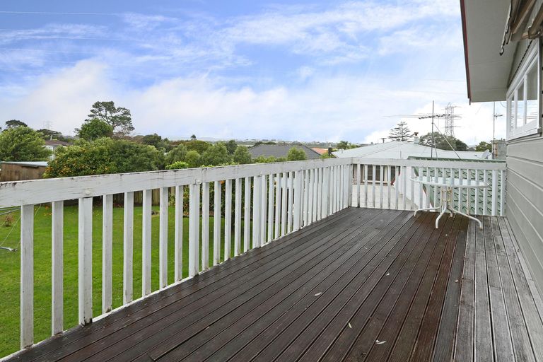 Photo of property in 6 Meadow Crescent, Te Atatu South, Auckland, 0602